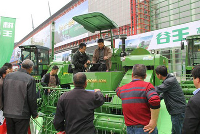中聯(lián)重科攜全線農(nóng)機新品亮相2015全國春季會